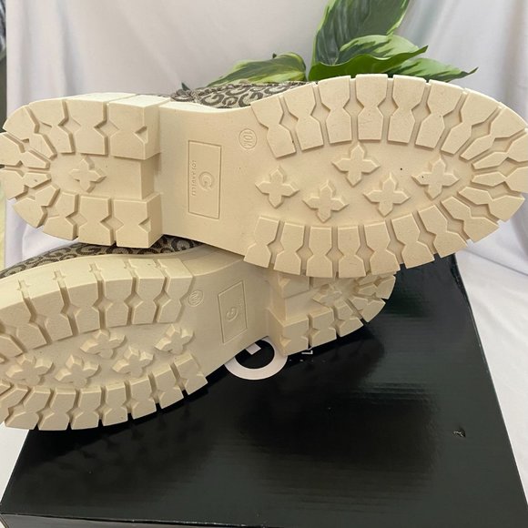 GBG Los Angeles Women's Ivey Casual Combat Bootie-Taupe-Size10 Med - Picture 6 of 8